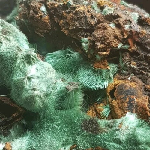 Brochantite like new, fibrous 11×7×6.5 cm