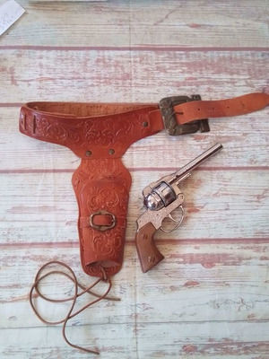 Lone Star Super Cowboy leather gun holster set with pistol used