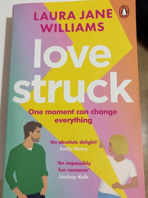 «Lovestruck» μυθιστόρημα της Laura Jane Williams, έκδοση Penguin