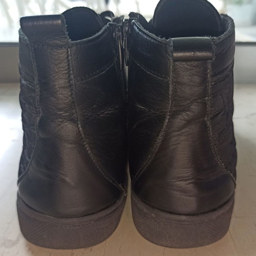 Evangelia Drosi boots used, black with quilted design size 40