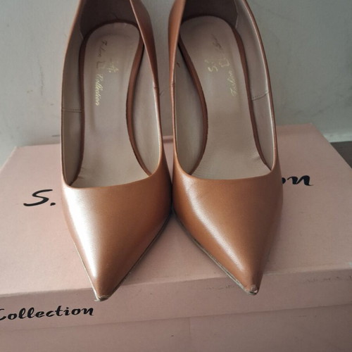Beige leatherette pumps like new, heel height 10, size 38
