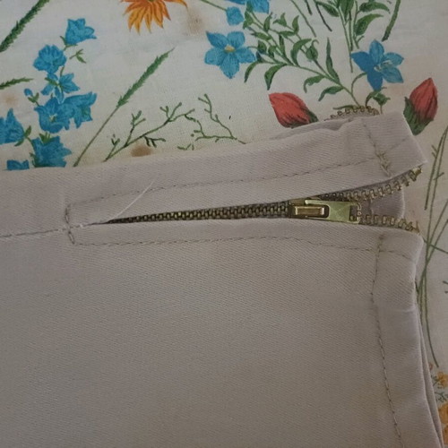 Women's elastic pants beige used with side zipper