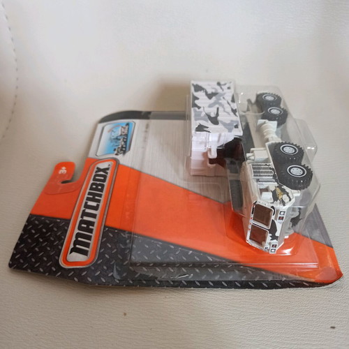 Matchbox Oshkosh Tow Truck HEMTT A4 RW019 Winter Camo new sealed