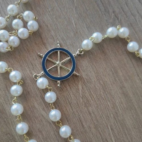 Pearl necklace like new, long with decorative elements