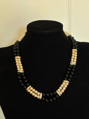 Greek Vintage necklace with pearls new, black and white
