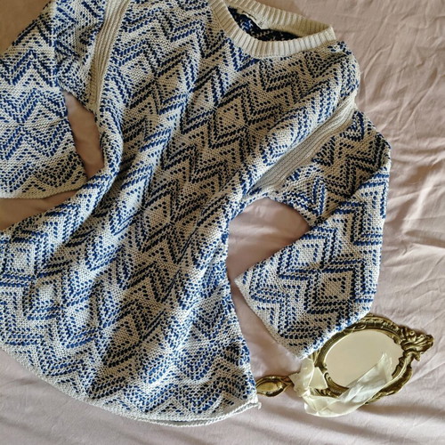 Patterned pullover size S like new