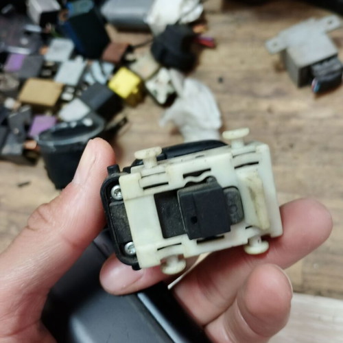 Mercedes-Benz C-Class W203 electric window switch 2038200210