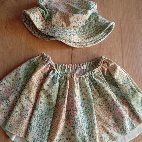 Two In A Castle beachwear set with hat and skirt like new, multicolor