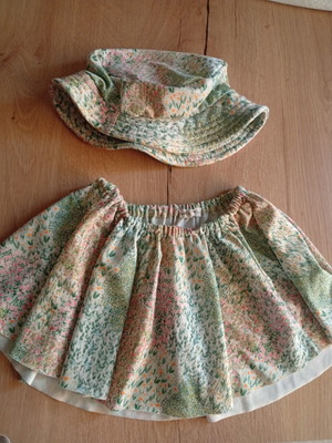 Two In A Castle beachwear set with hat and skirt like new, multicolor