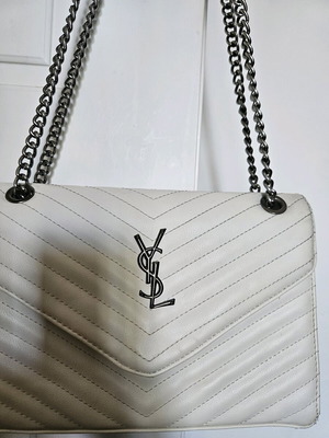 White shoulder bag with zipper and inner pockets