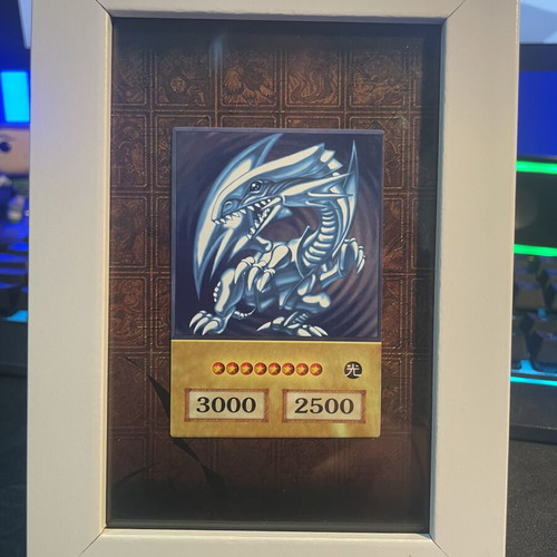 Yu-Gi-Oh! Display Frame with Blue-Eyes White Dragon Orica Card like new