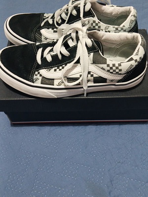 Παπούτσια Vans unisex αθλητικά μεταχειρισμένα, μέγεθος 38, μαύρο και άσπρο