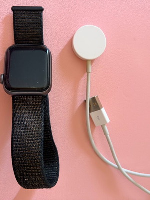 Apple Watch 4 40 mm space grey aluminum used with 2 straps and charging cable