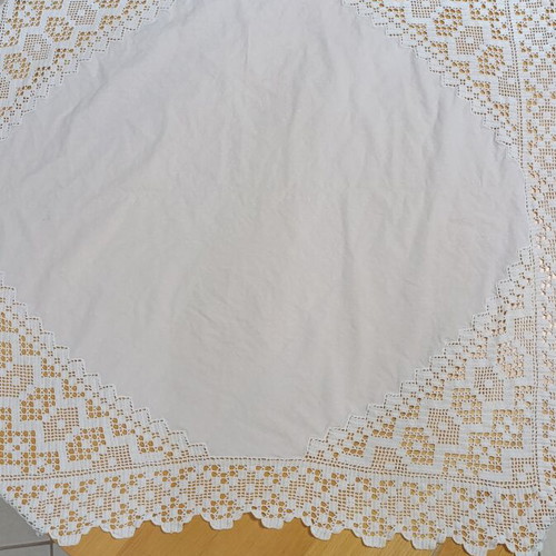 Handmade tablecloth with crochet and cotton fabric, like new