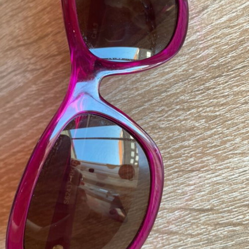 Sunglasses magenta color like new