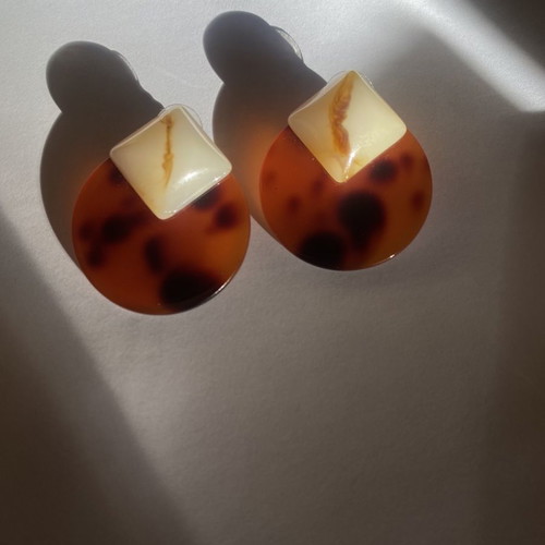 Axel earrings made of horn used, brown color
