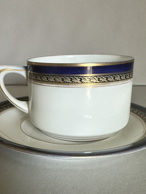 Hutschenreuther Selb Bavaria collectible tea cup used, porcelain with blue cobalt and gold