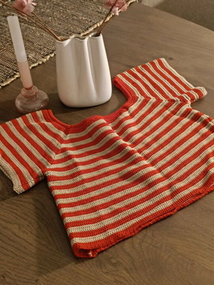Cropped Vicolo top like new, size S, beige and red