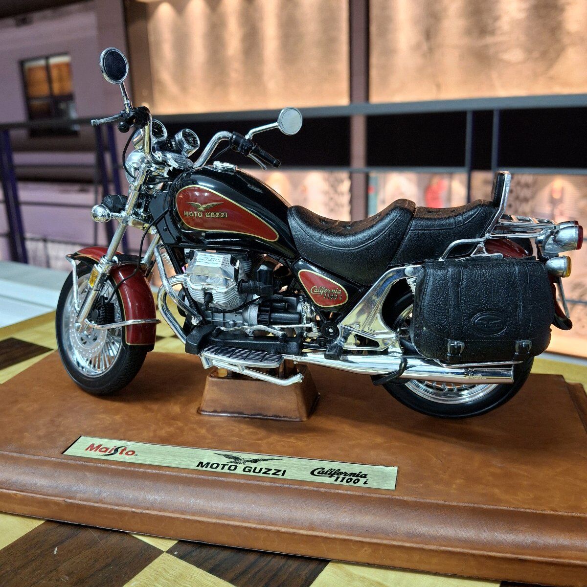 Motto Guzzi California 1100 Maisto 1:10… - € 45,00 - Vendora.cy