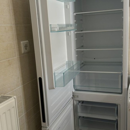 Candy refrigerator freezer 260lt white CCT3L517EW like new