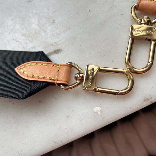 Louis Vuitton adjustable shoulder strap like new, black