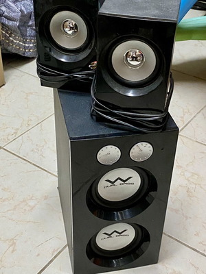 Ozaki WoW WU440 2.1 speaker system used, 40W piano black