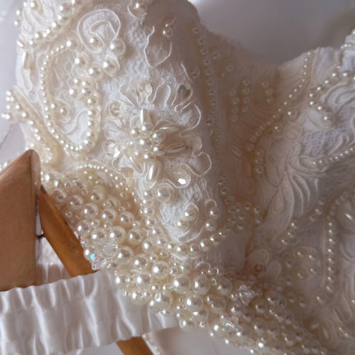 Wedding dress used, needs dry cleaning, sizes M and L