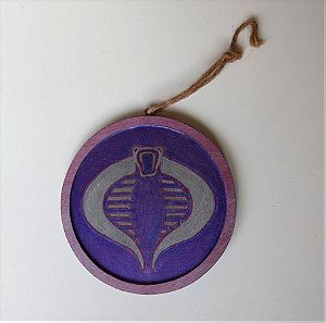 Κρεμαστό Ξύλινο Διακοσμητικό Καδράκι "Cobra logo" - Χειροποίητο (Μωβ - Techno-Viper Tribute)