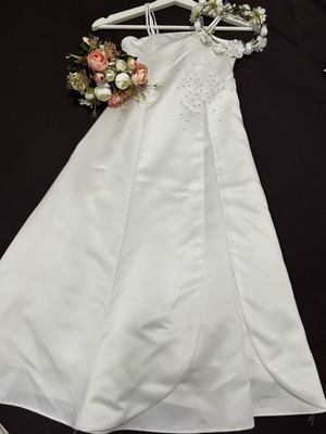 Flower girl dress new, age 6-7 with hair ribbon and bouquet