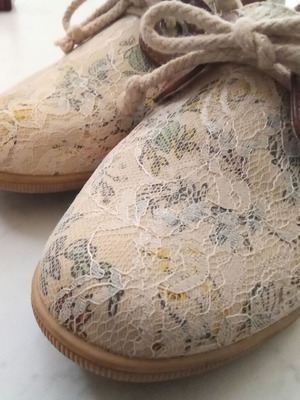 Flat shoes with laces and lace size 37 like new