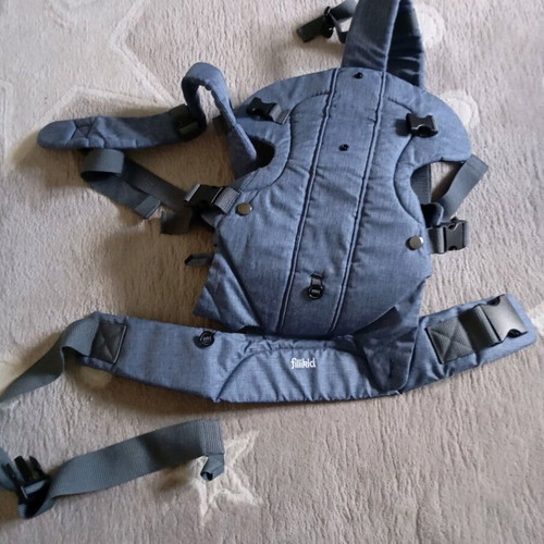 Baby carrier like new suitable from newborn