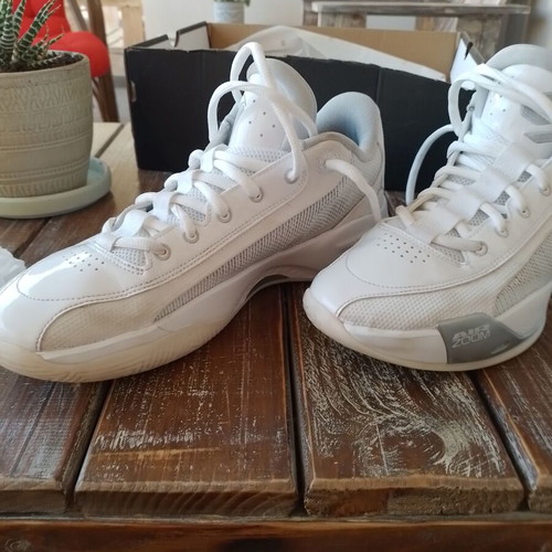 Nike Jordan Luka 77 basketball shoes like new, size 45.5, white