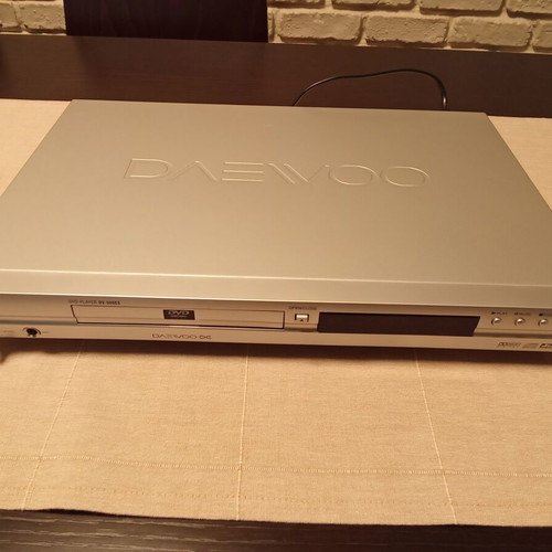 Daewoo DV-500 ES DVD player like new with remote and Greek manual