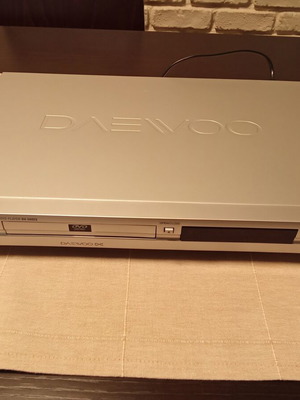 Daewoo DV-500 ES DVD player like new with remote and Greek manual