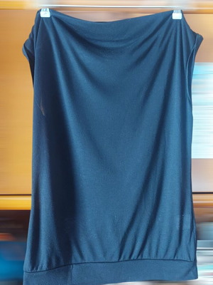 Lynne blouse like new, size M, black and gray