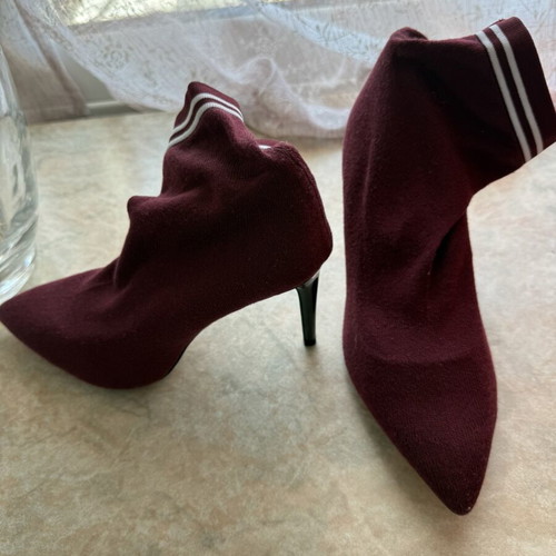Stradivarius sock boots like new, burgundy, size 38, mid heel