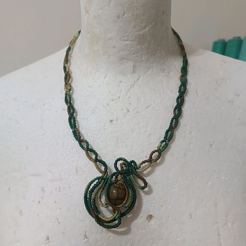 Macrame necklace with agate new, handmade