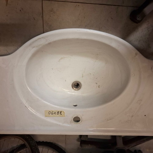 Porcelain sink new, dimensions 38x90cm
