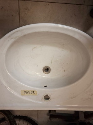 Porcelain sink new, dimensions 38x90cm