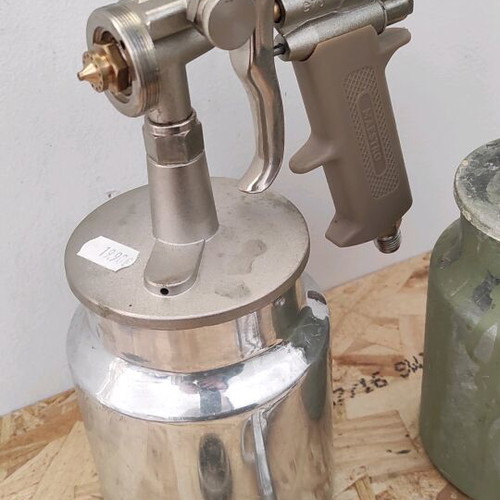 Airbrush set like new, with one unused gun