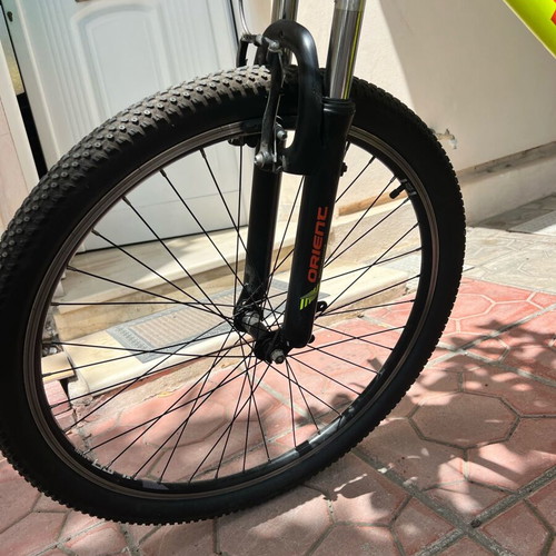 Mountain bike like new with disc brakes and front suspension 26 inch