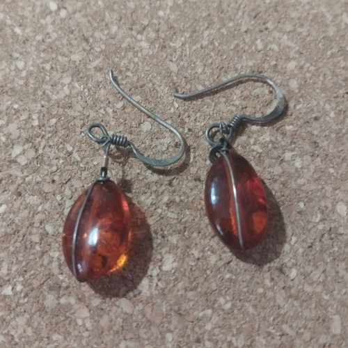 Earrings like new, amber