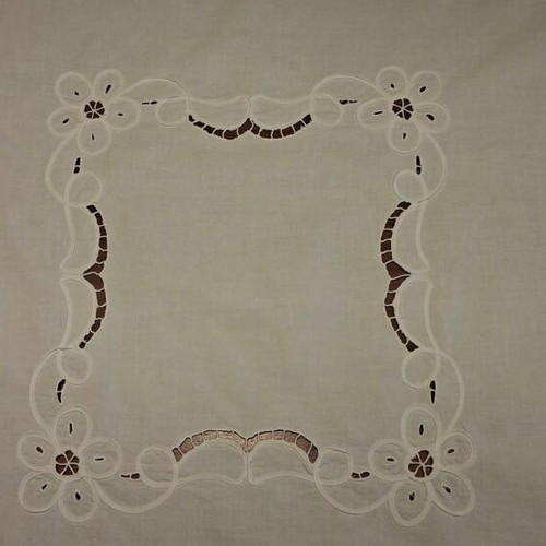 Vintage square tablecloth with white Richelieu cutwork embroidery (77x79 cm)