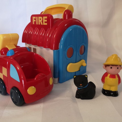 ELC Firefighter with vehicle, station and cat like new