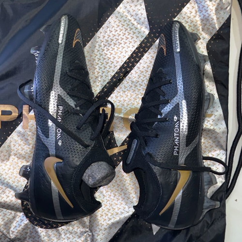 Nike football shoes new, size 38.5, black and gold