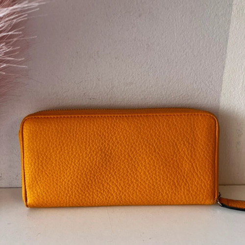 Kem wallet like new, mustard color