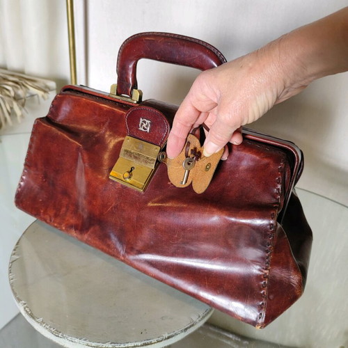 Vintage leather Kikuko Italy handbag like new