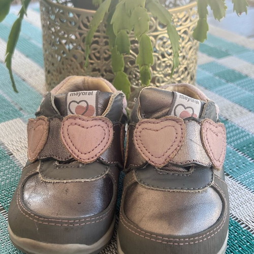 Mayoral sneakers used no 20 in neutral color