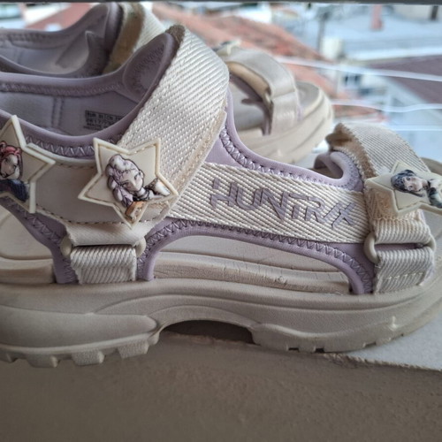 Zara K Pop Demon Hunters girls sandals like new, size 33, white and grey