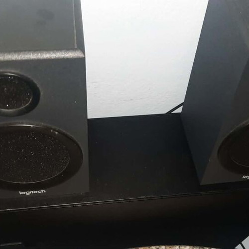 HP desktop computer with 24-inch monitor, keyboard, mouse and Logitech speakers